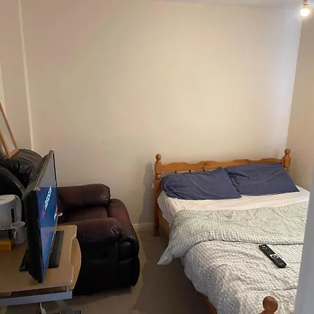 One Bedroom In A Three Bedroom House